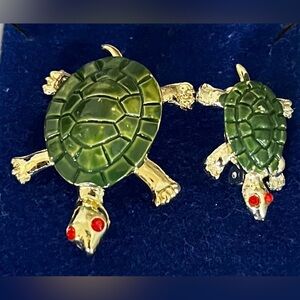 Vintage Gold-Tone Turtle Pins with Green Enamel Shell - Reptile Accent